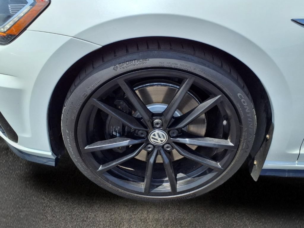 Used 2019 Volkswagen Golf R 4-Door AWD/4WD image 7