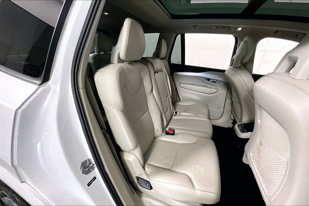 Used 2017 Volvo XC90 T6 Momentum w/ Vision Package image 27