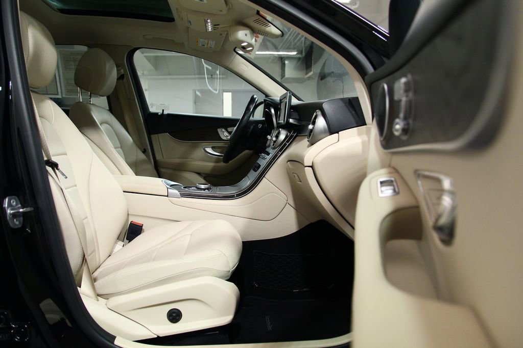 Used 2019 Mercedes-Benz GLC 300 4MATIC image 23