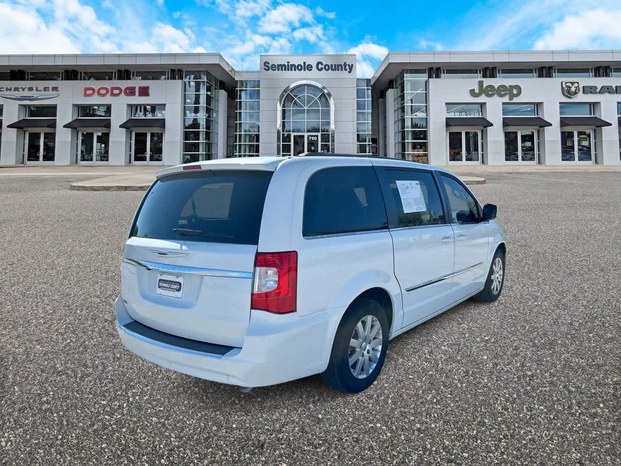 Used 2016 Chrysler Town & Country Touring FWD image 8