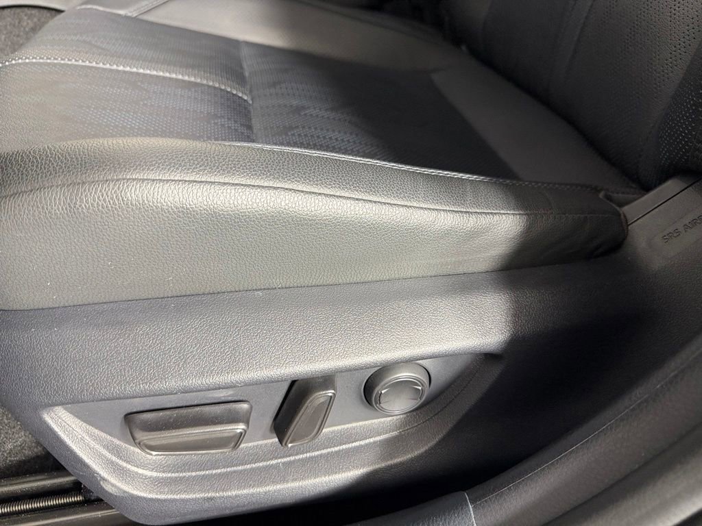 Used 2025 Toyota Camry XSE FWD image 23