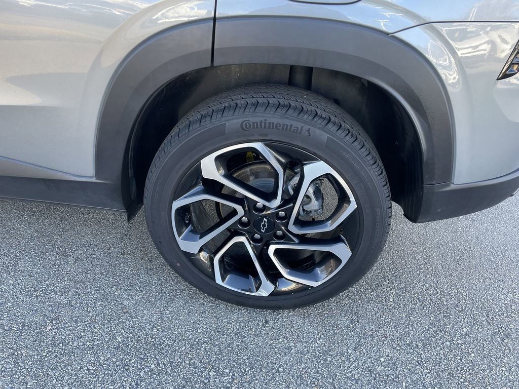 Used 2025 Chevrolet Trax RS w/ Sunroof Package image 10