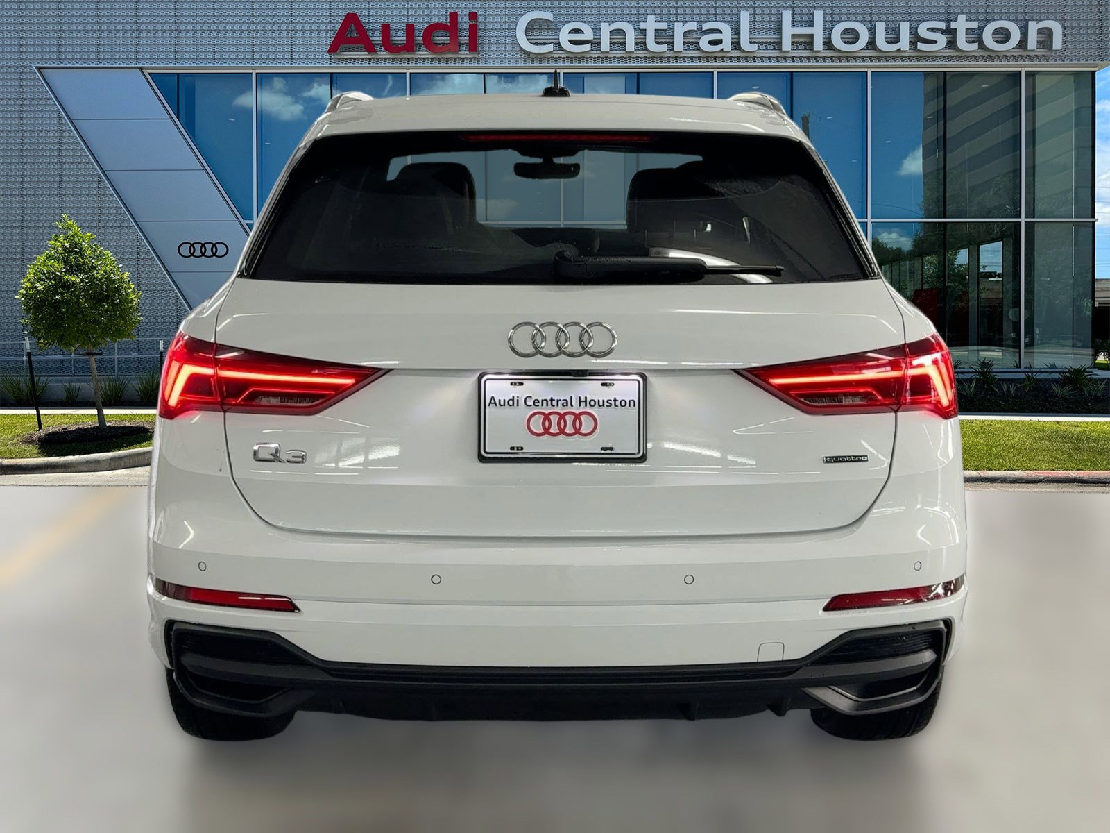 Used 2025 Audi Q3 2.0T Premium w/ Convenience Package image 10