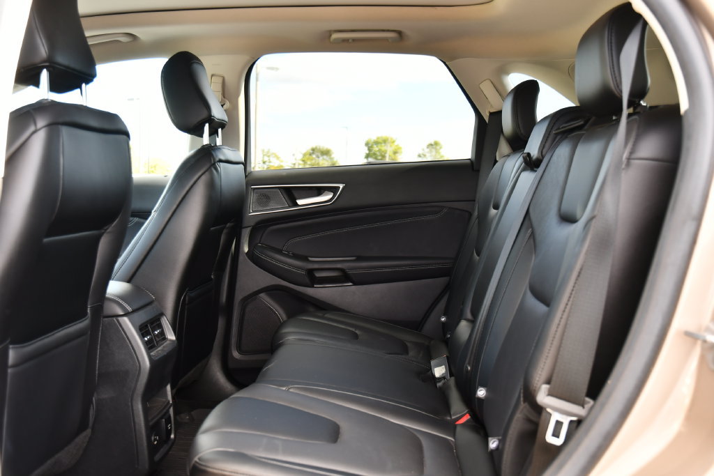 Used 2021 Ford Edge Titanium AWD/4WD image 19