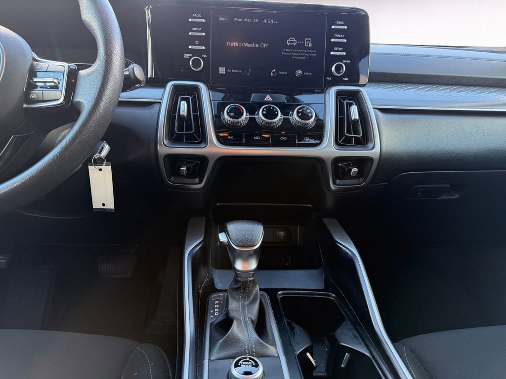 Used 2021 Kia Sorento LX image 11