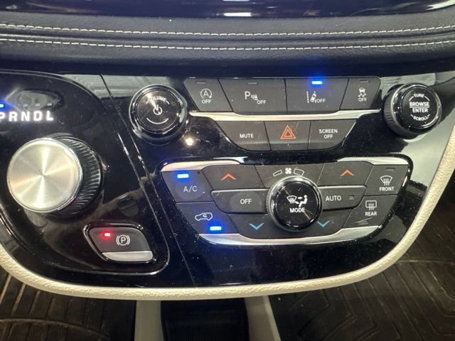 Used 2023 Chrysler Pacifica Touring-L FWD image 16