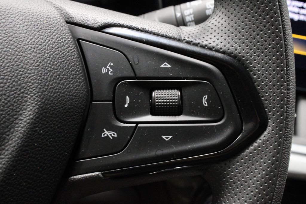 Used 2025 Chevrolet Trax LT FWD image 28