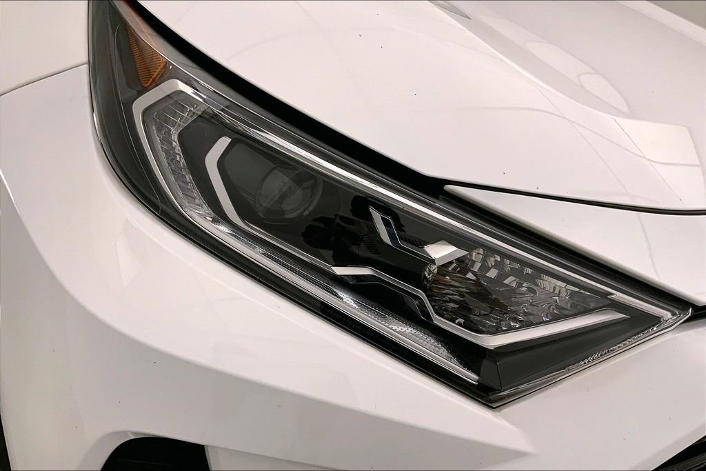 Used 2020 Toyota RAV4 XLE w/ Convenience Package image 27
