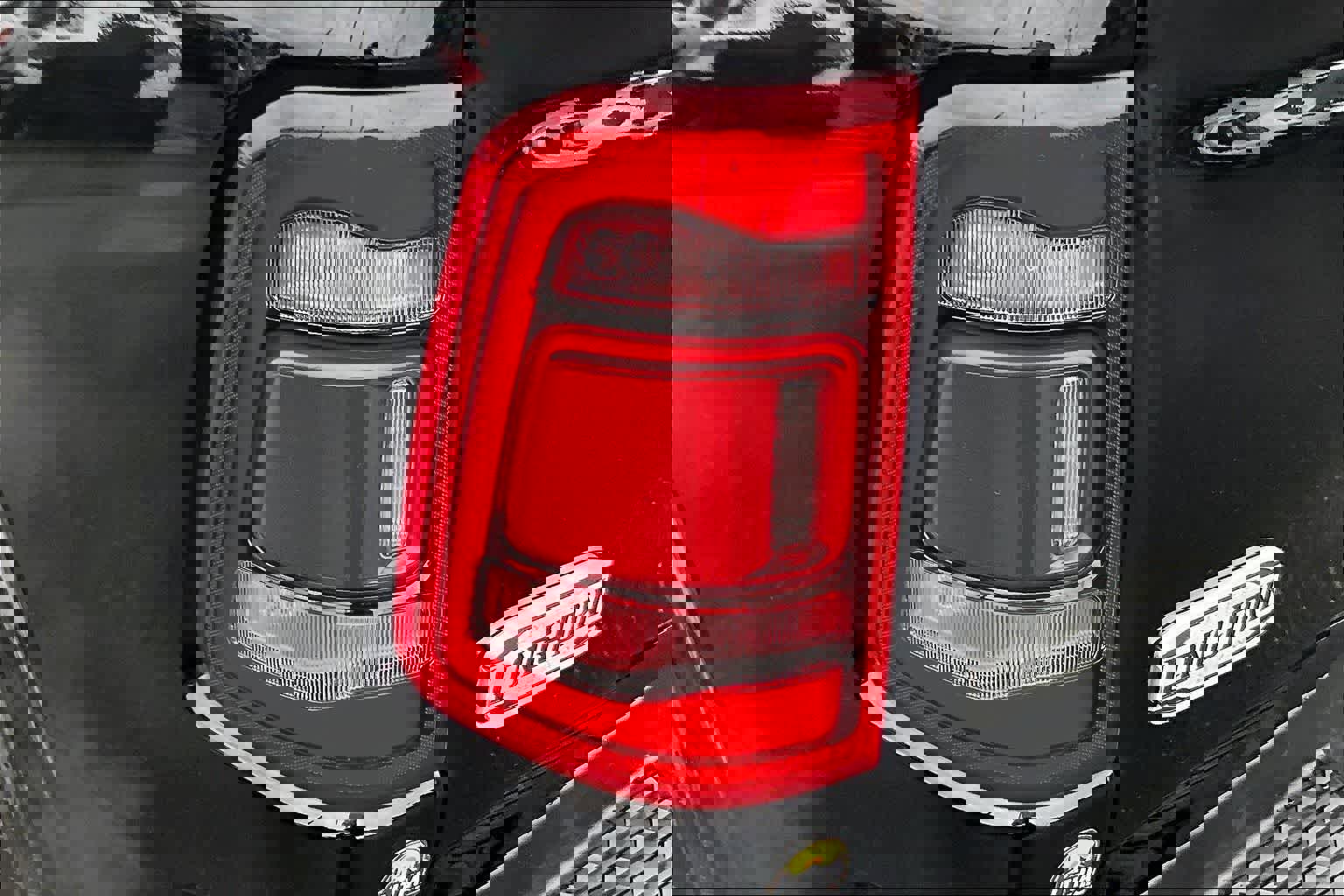 Used 2023 RAM 1500 Limited w/ Body-Colour Bumper Group image 32