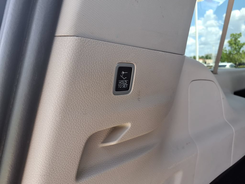 Used 2024 Jeep Wagoneer L Series II w/ Flexible Seating Group AWD/4WD image 15