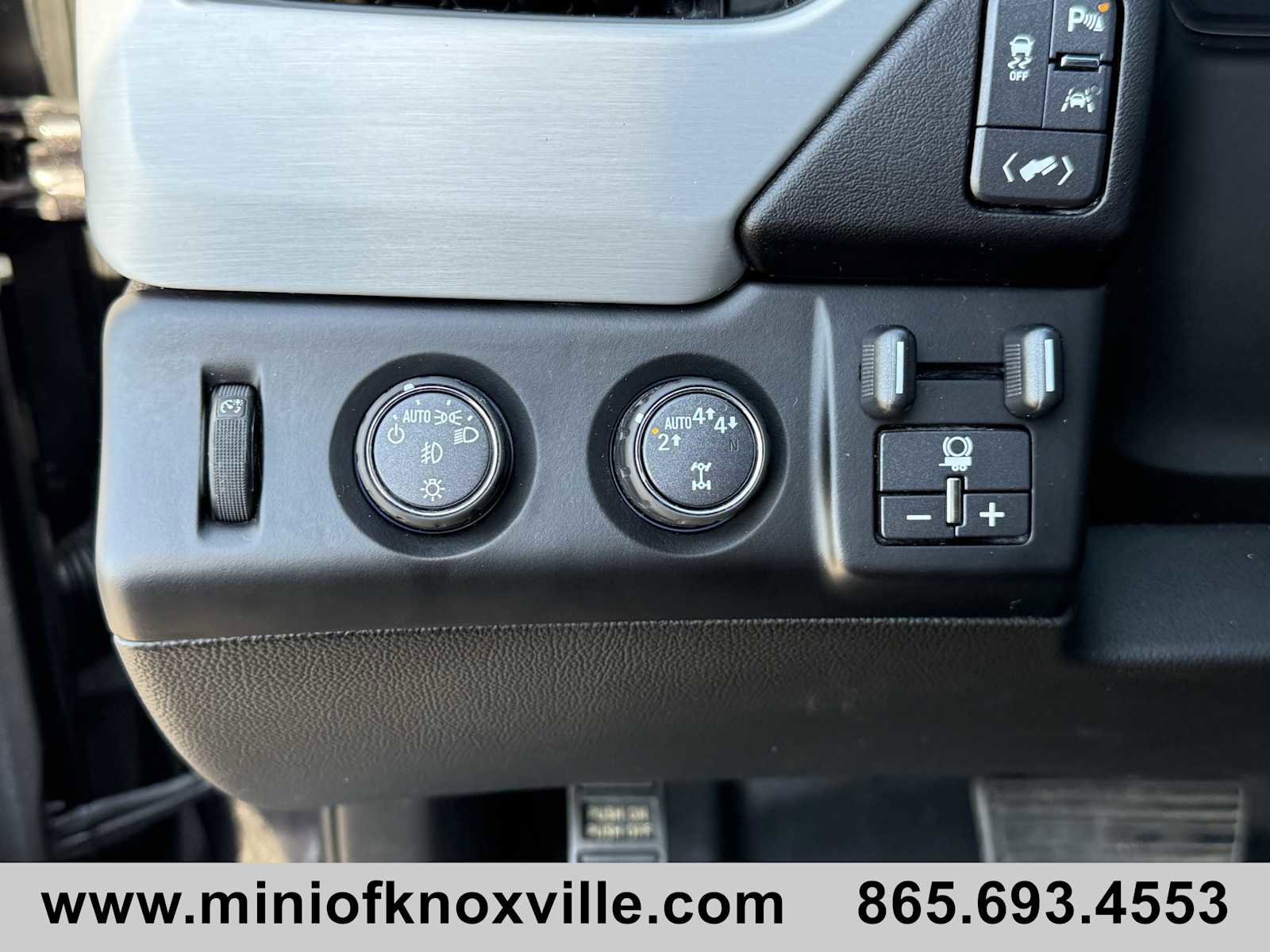 Used 2018 GMC Yukon SLT w/ Open Road Package image 25