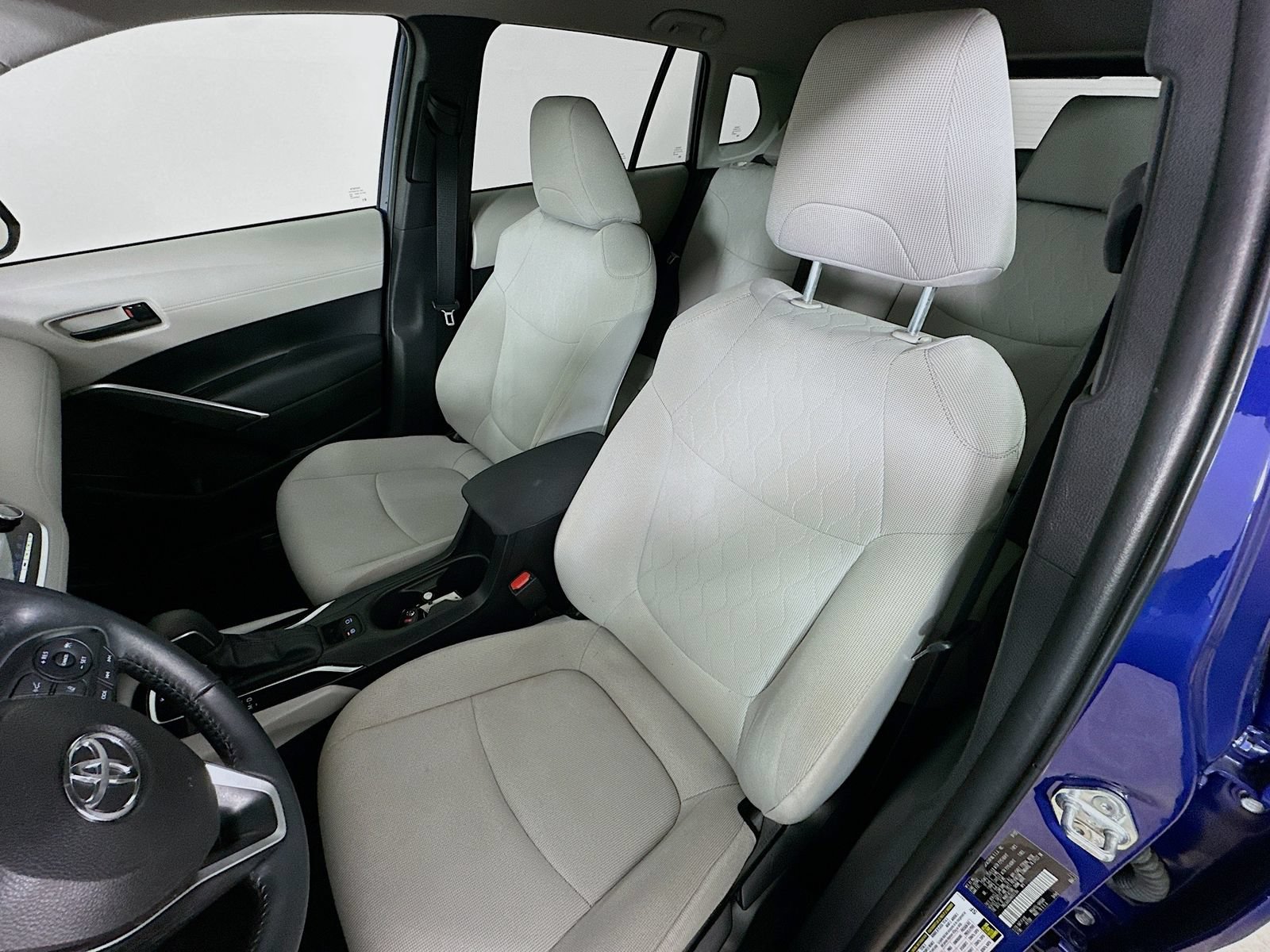 Used 2022 Toyota Corolla Cross LE AWD/4WD image 32