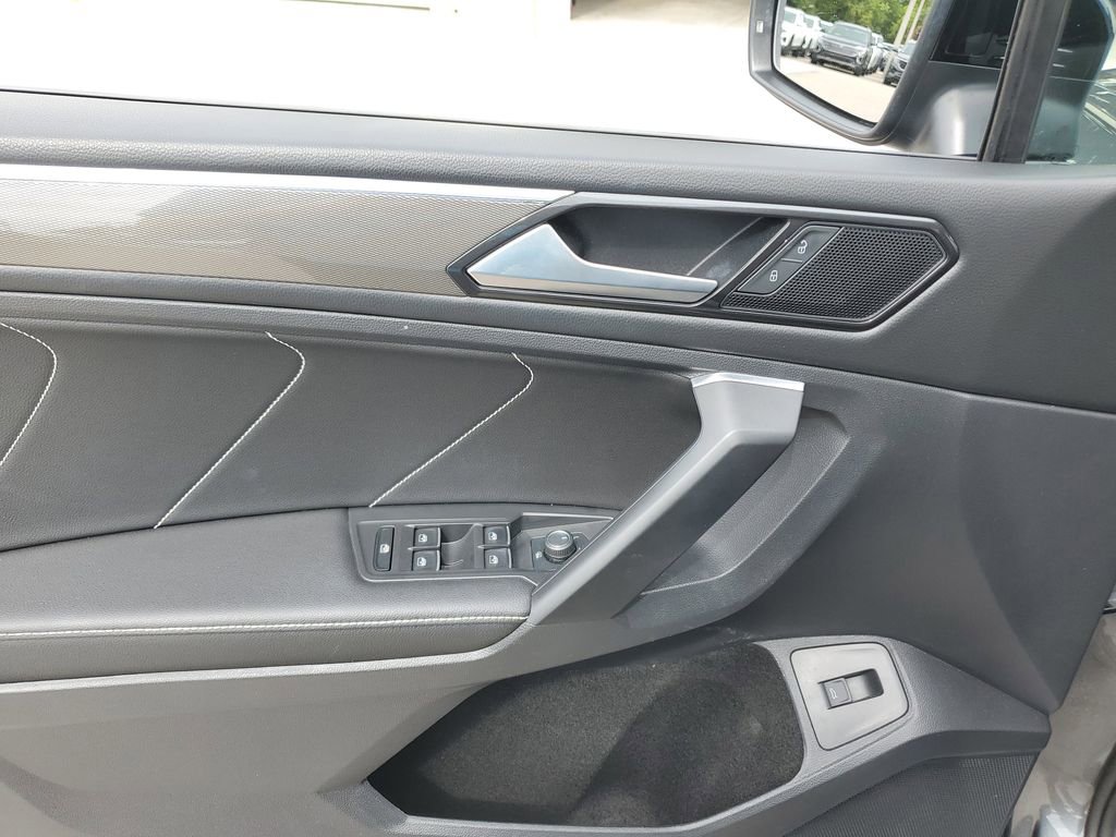 Certified 2023 Volkswagen Tiguan SE R-Line FWD image 25