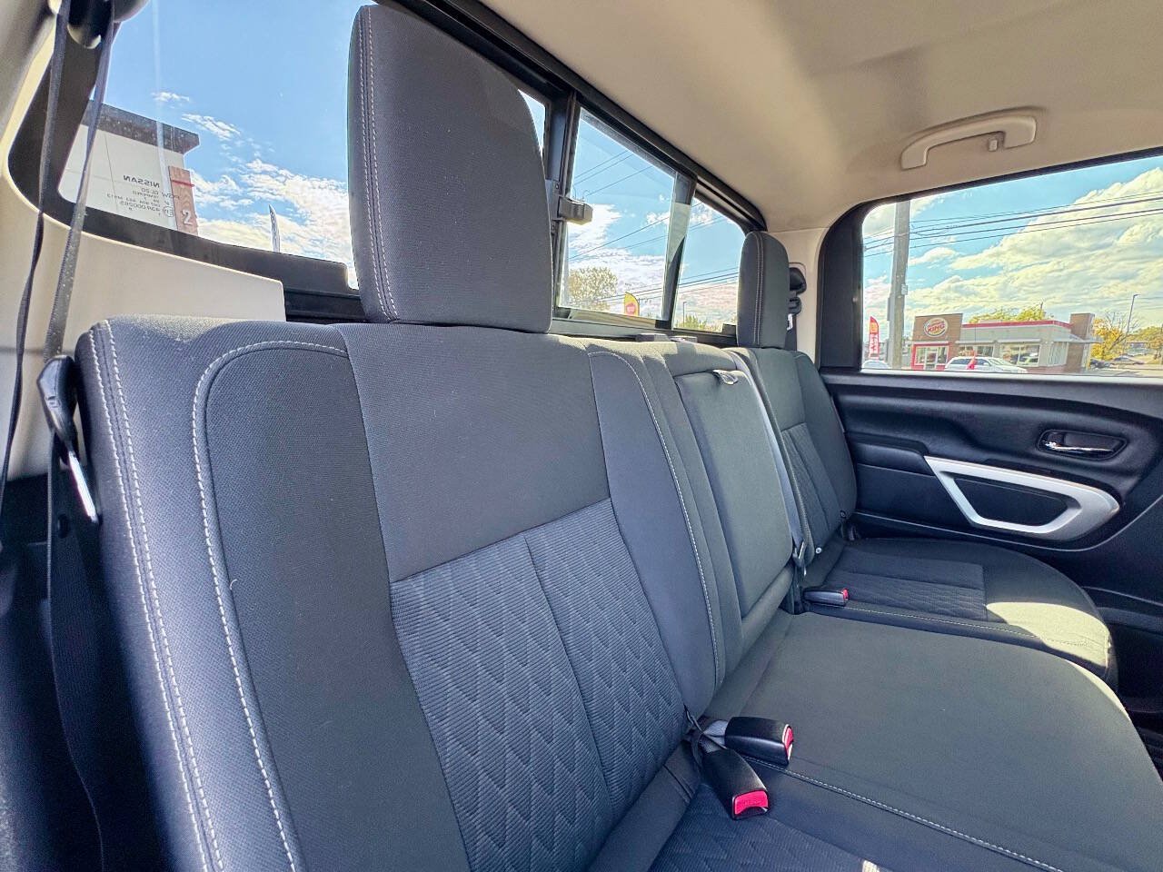 Used 2018 Nissan Titan SV AWD/4WD image 31