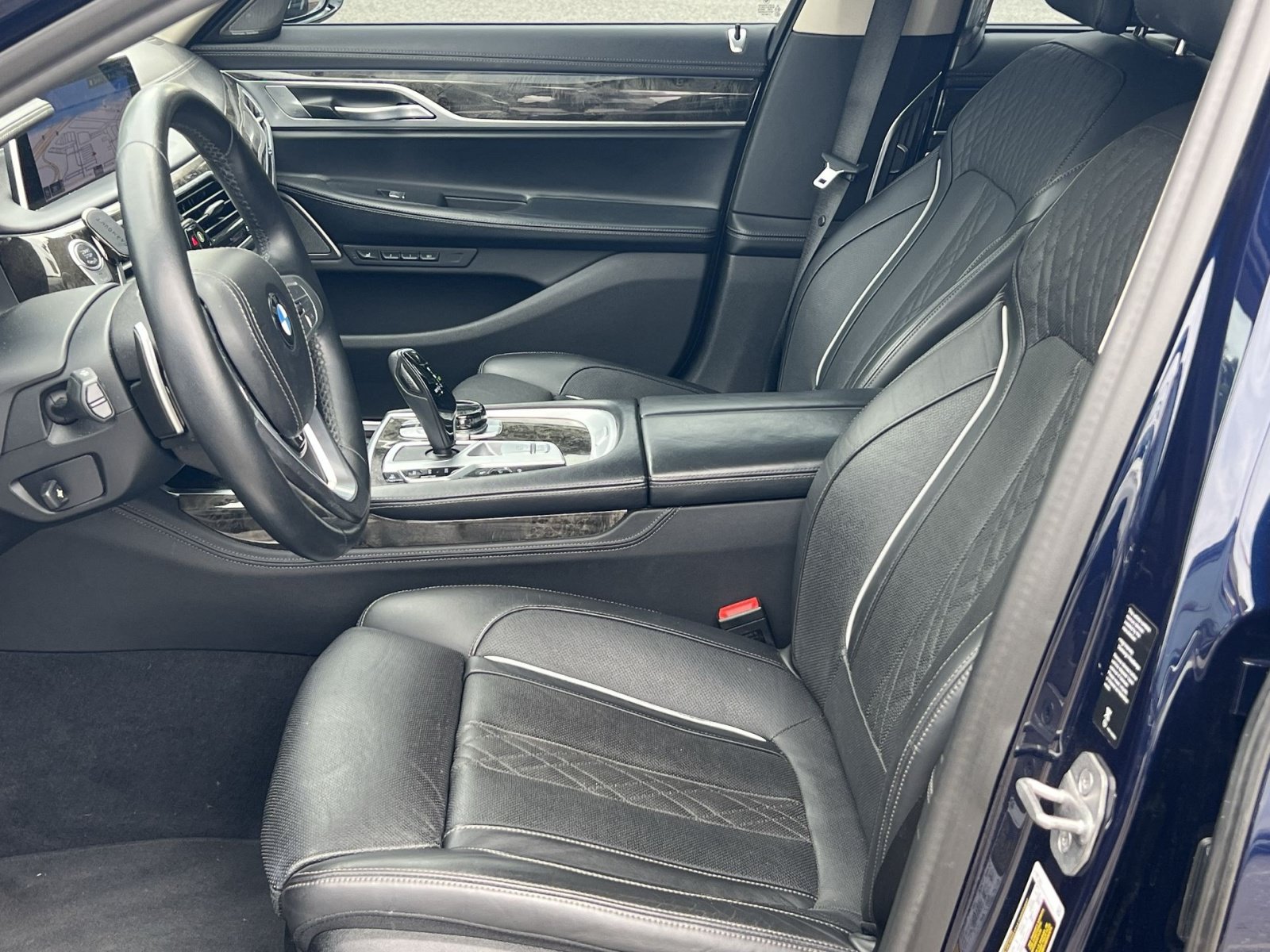 Used 2022 BMW 750i xDrive w/ Executive Package AWD/4WD image 13