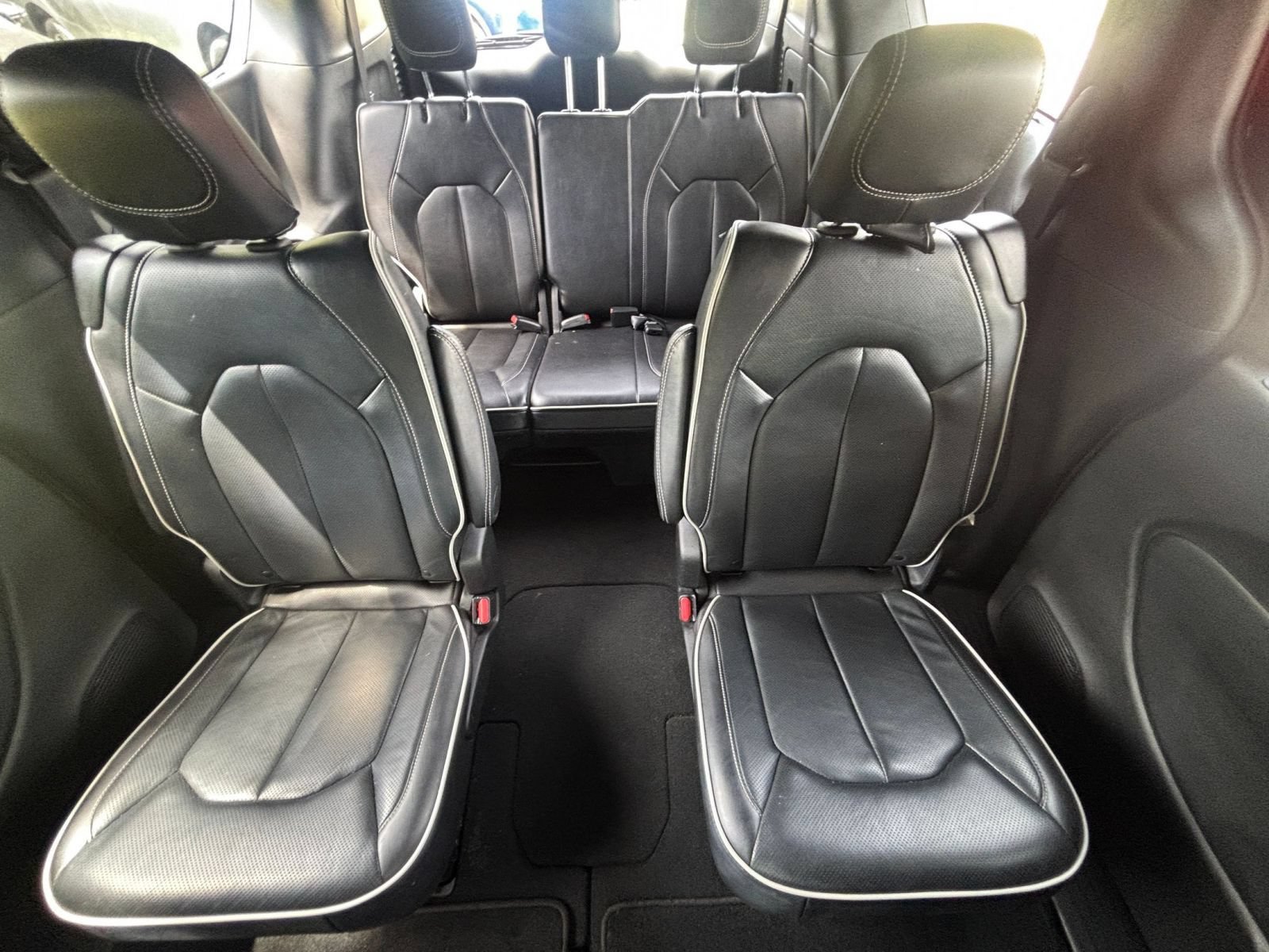 Used 2025 Chrysler Pacifica Limited FWD image 41