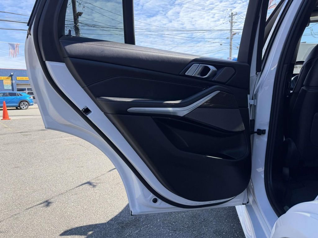 Used 2026 BMW X5 M60i image 21