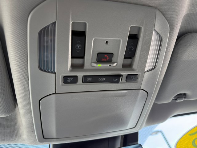 Used 2025 Toyota Highlander Platinum image 27