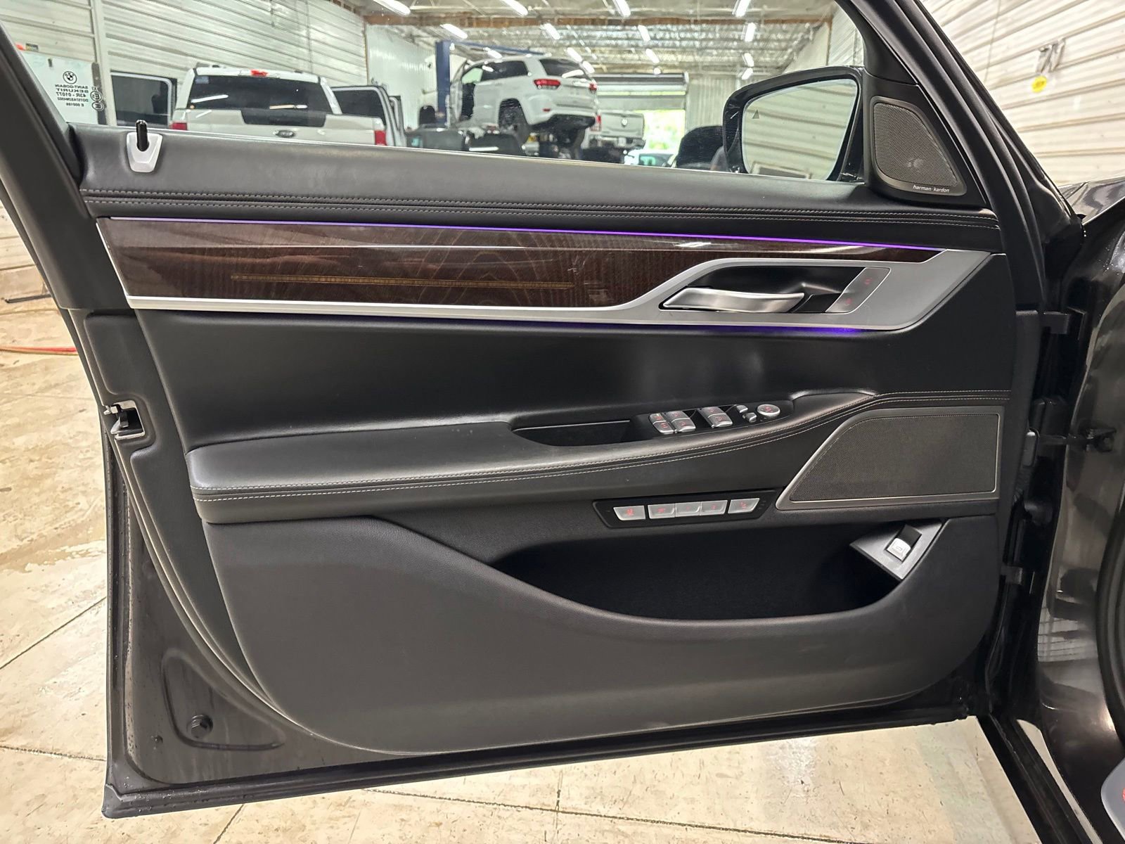 Used 2018 BMW 750i xDrive AWD/4WD image 10