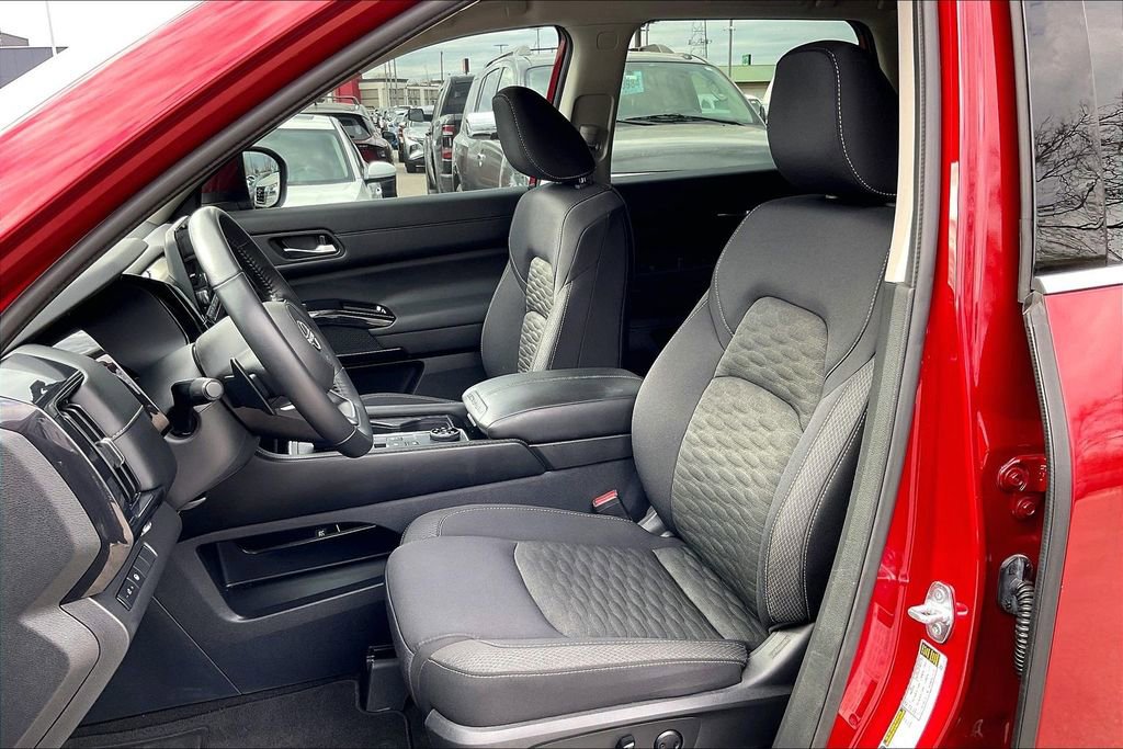 Used 2022 Nissan Pathfinder SV AWD/4WD image 35