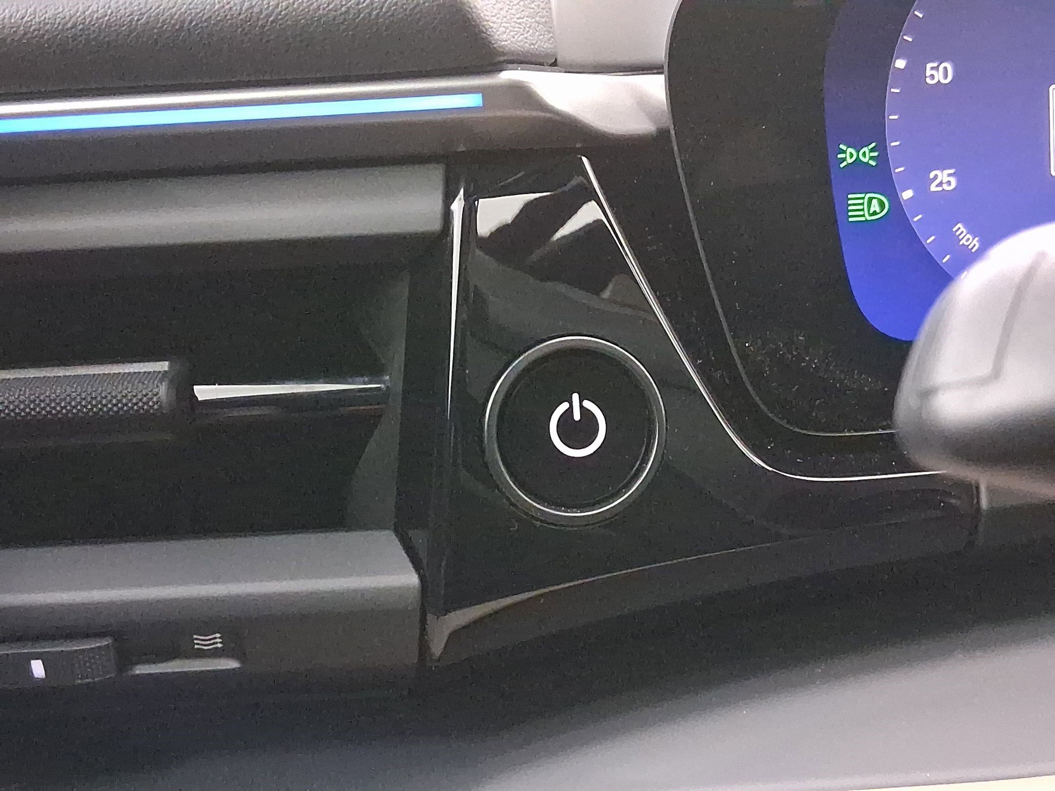 Used 2026 Porsche Macan image 24