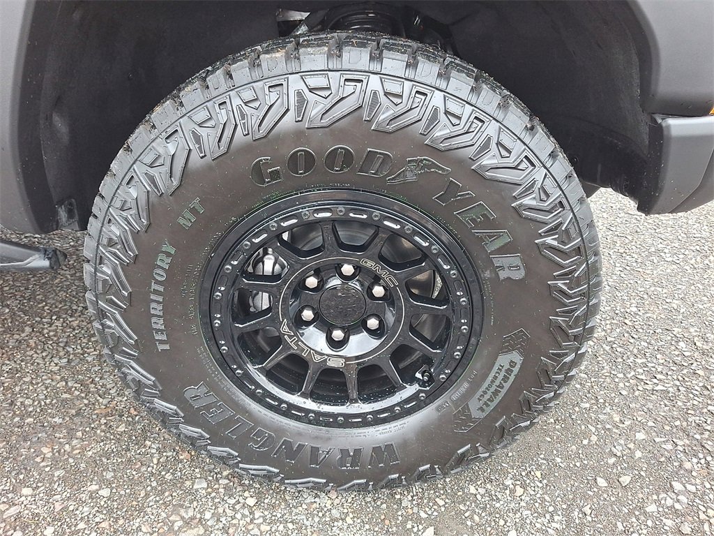 Used 2025 GMC Canyon AT4 w/ AT4X AEV Edition image 8