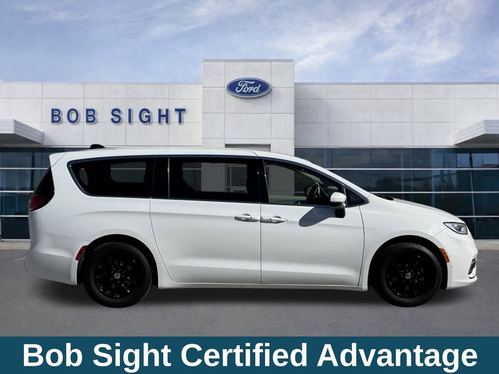 Used 2023 Chrysler Pacifica Touring-L image 4