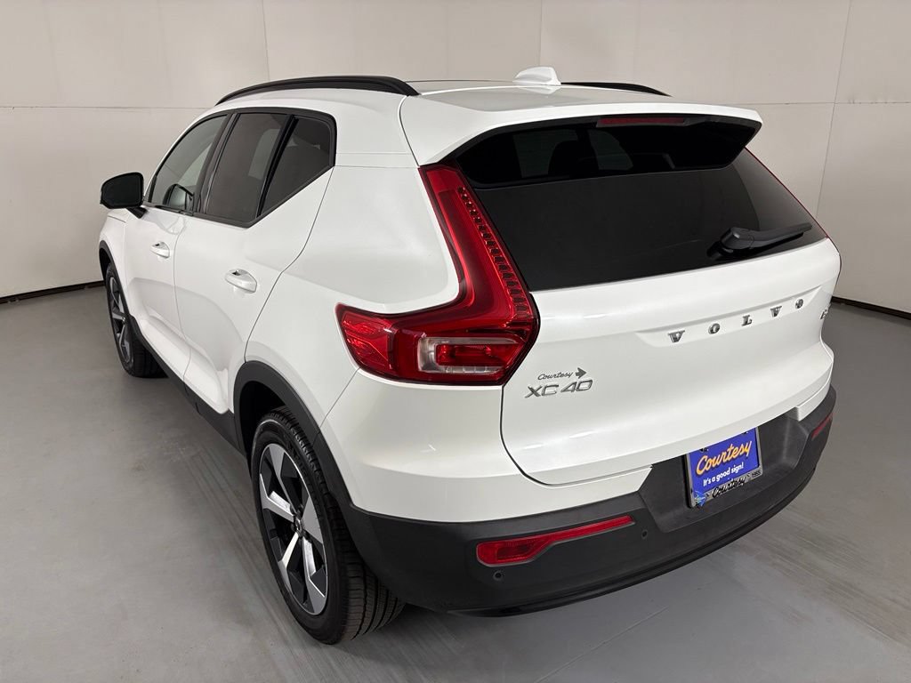 Used 2026 Volvo XC40 B5 Plus AWD/4WD image 6