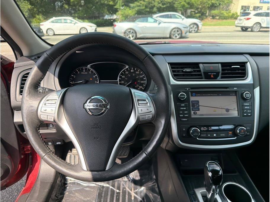 Used 2017 Nissan Altima 2.5 SL w/ 2.5 Technology Package FWD image 13