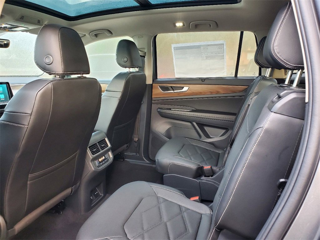 New 2025 Volkswagen Atlas SE image 5