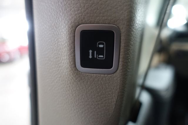 Used 2024 Chrysler Pacifica Touring-L FWD image 20