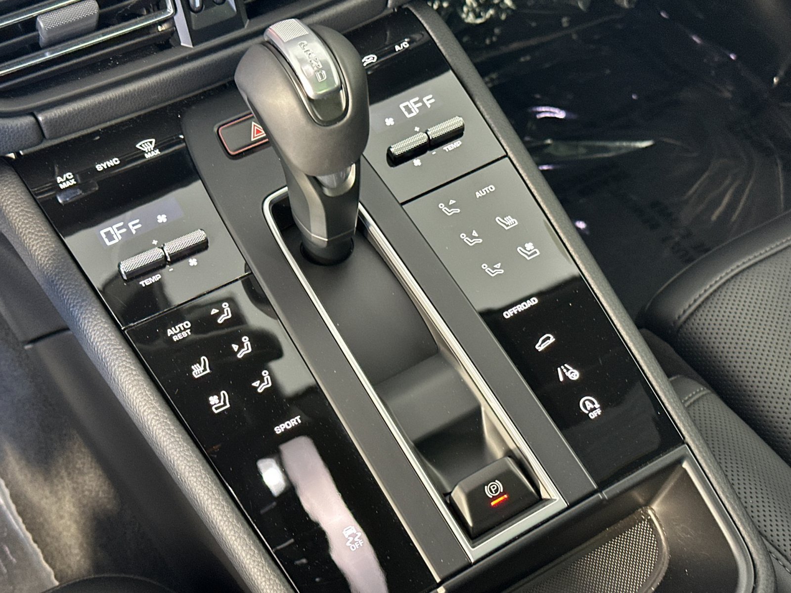 Certified 2026 Porsche Macan AWD/4WD image 24