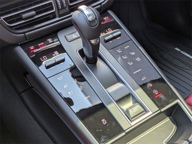 Certified 2025 Porsche Macan image 21