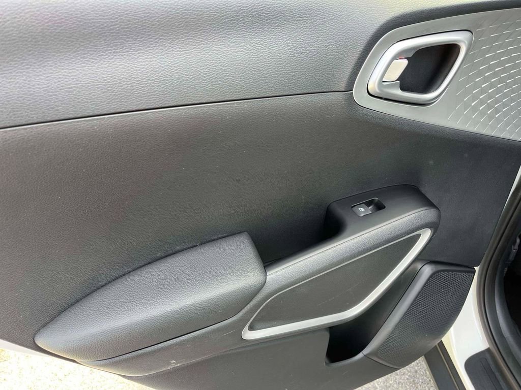 Used 2020 Kia Soul LX image 5