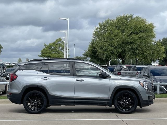 Used 2023 GMC Terrain SLE w/ Driver Convenience Package FWD image 3