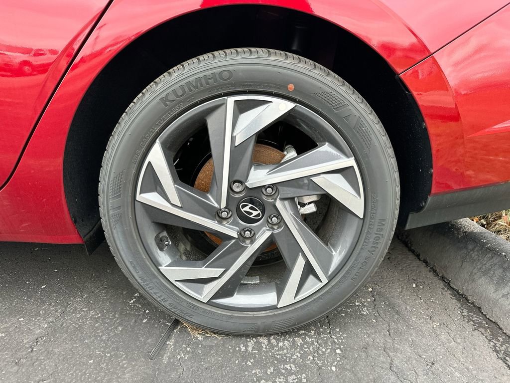 Used 2025 Hyundai Elantra Sport image 29