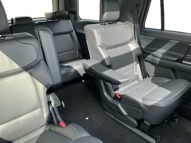 Certified 2026 Ford Expedition Platinum w/ Stealth Appearance Package AWD/4WD image 18