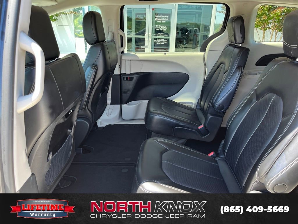 Used 2023 Chrysler Pacifica Touring-L FWD image 13