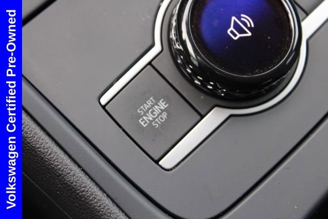 Used 2025 Volkswagen Tiguan SE image 30