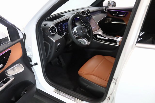 Used 2024 Mercedes-Benz GLC 300 4MATIC w/ Driver Assistance Package image 21