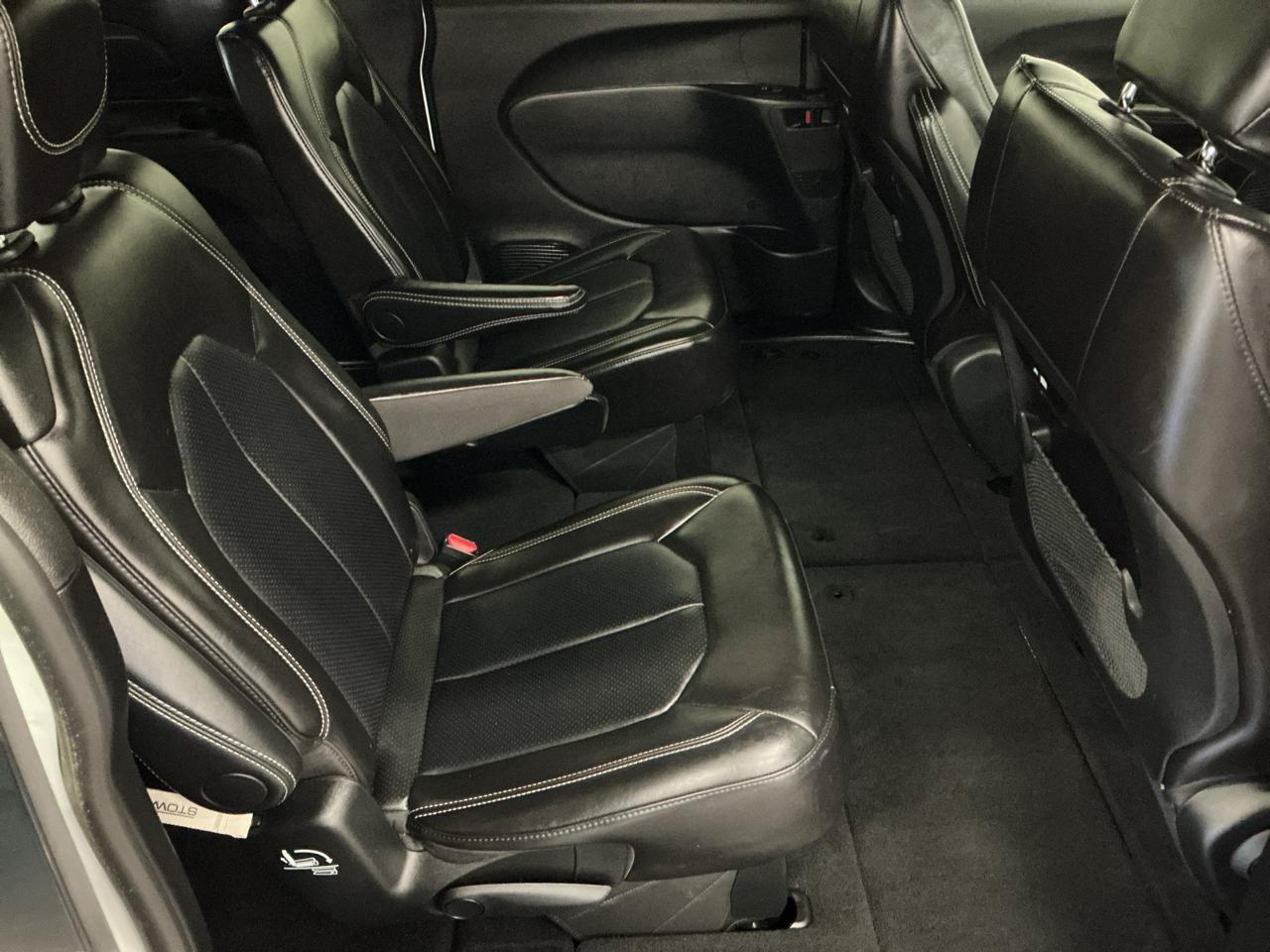 Used 2025 Chrysler Pacifica Select FWD image 13