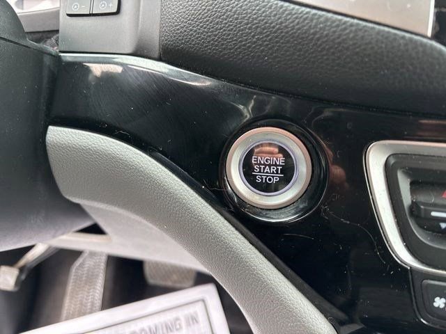 Used 2016 Honda Pilot Touring image 19