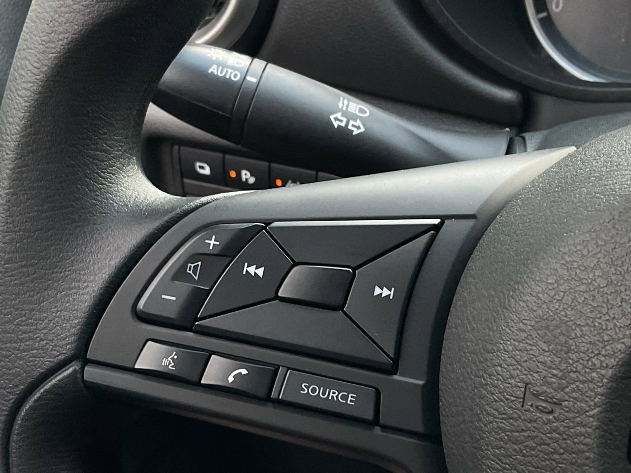 Used 2025 Nissan Versa S w/ Trunk Package image 22