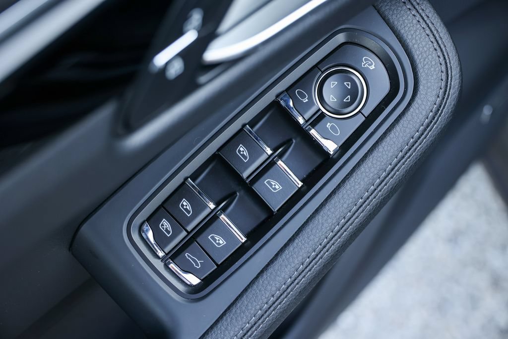 Certified 2026 Porsche Macan Turbo AWD/4WD image 11