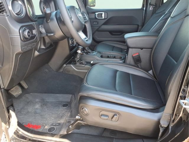Used 2025 Jeep Wrangler Unlimited Sahara AWD/4WD image 19