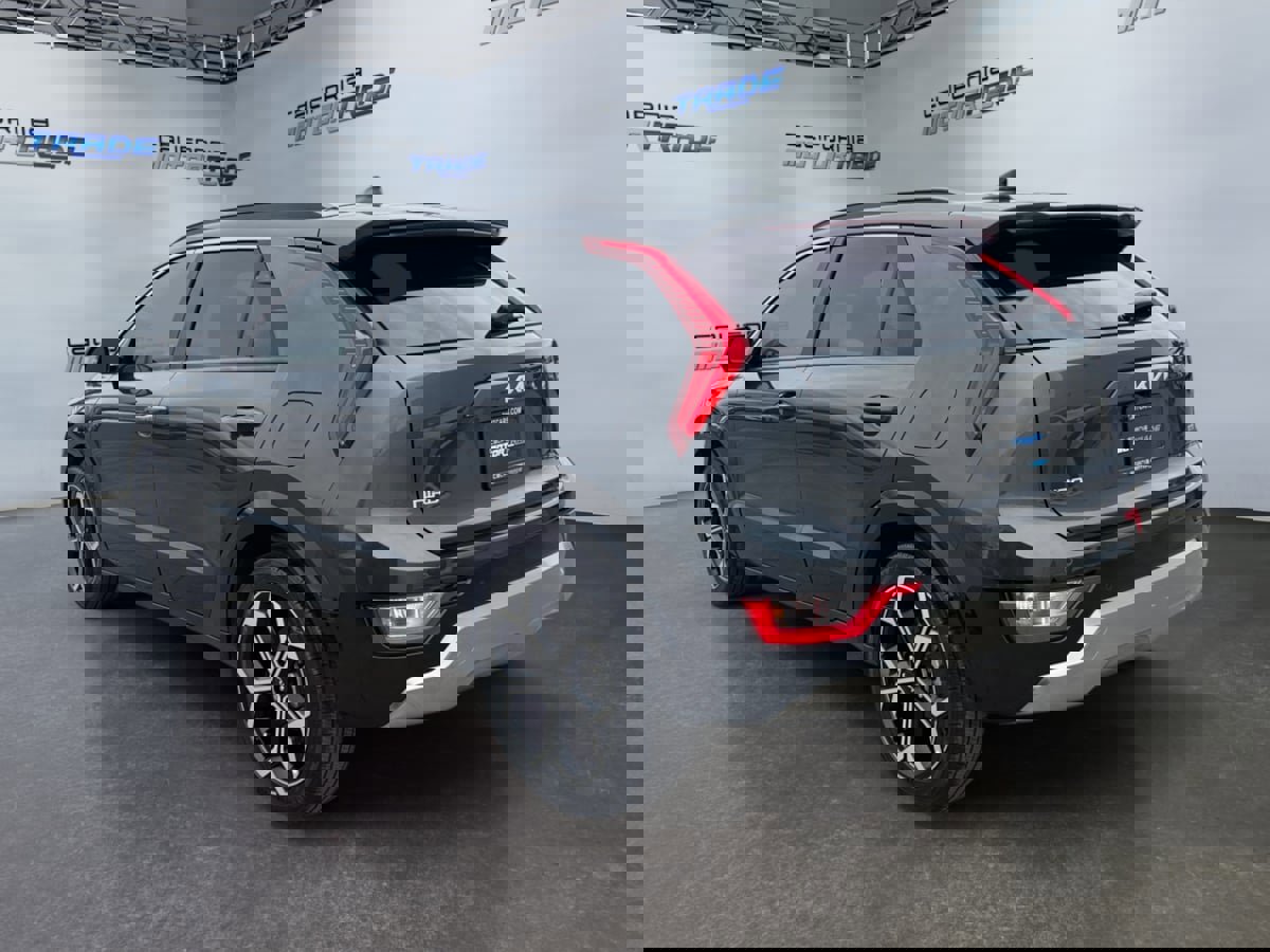 Used 2025 Kia Niro EX Touring image 7