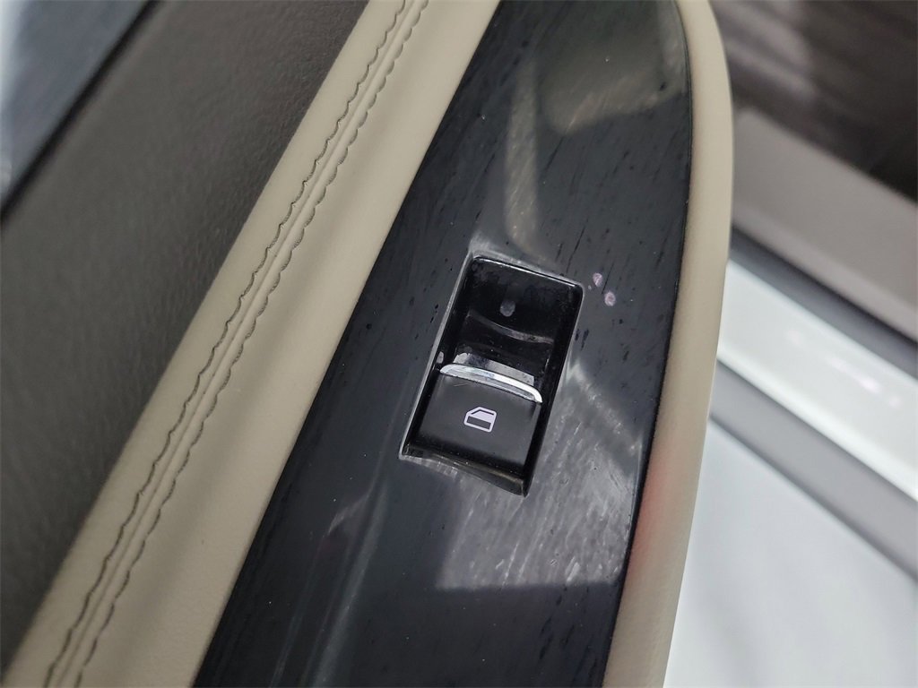 Used 2020 Lincoln Corsair FWD w/ Premium Package image 12