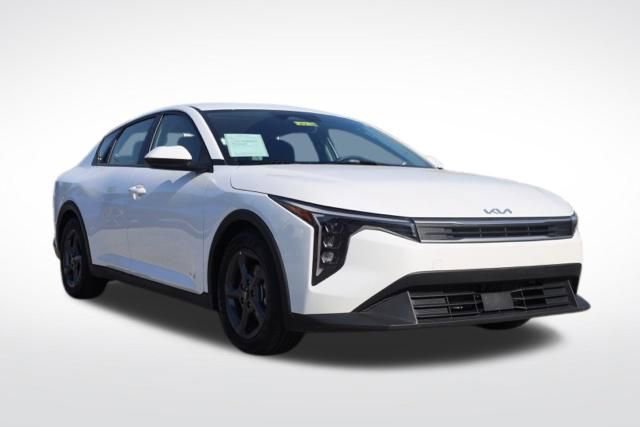 Certified 2025 Kia K4 FWD image 1