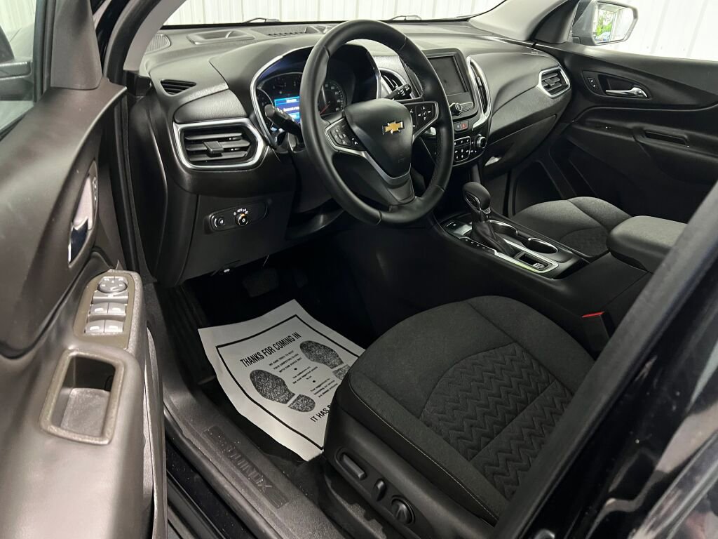 Used 2023 Chevrolet Equinox LT w/ Driver Convenience Package image 2