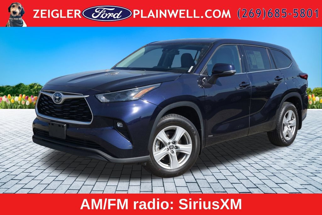 Used 2022 Toyota Highlander LE AWD/4WD image 1